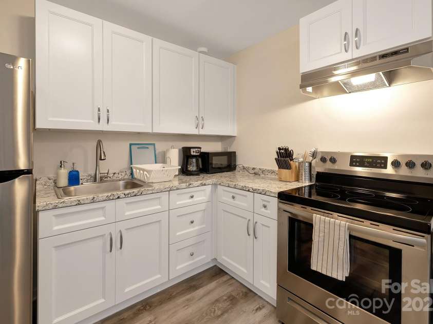 2828 Willow Street, Charlotte, NC 28208.  MLS# CAR4255390, YatesRealty ID 12312. 