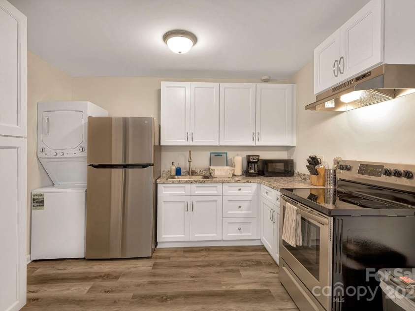 2828 Willow Street, Charlotte, NC 28208.  MLS# CAR4255390, YatesRealty ID 12312. 