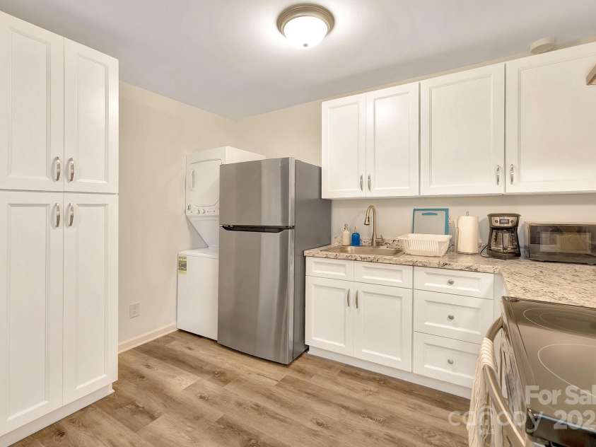 2828 Willow Street, Charlotte, NC 28208.  MLS# CAR4255390, YatesRealty ID 12312. 