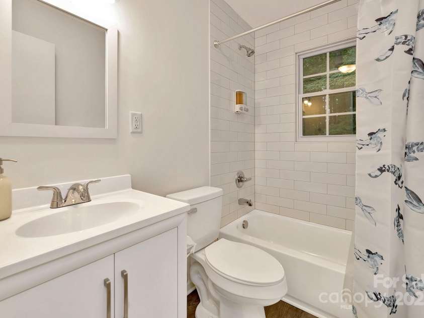 2828 Willow Street, Charlotte, NC 28208.  MLS# CAR4255390, YatesRealty ID 12312. 