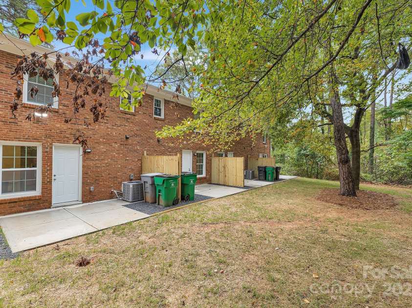 2828 Willow Street, Charlotte, NC 28208.  MLS# CAR4255390, YatesRealty ID 12312. 