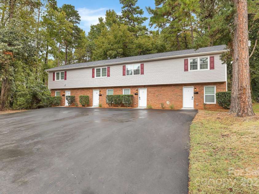 2828 Willow Street, Charlotte, NC 28208.  MLS# CAR4255390, YatesRealty ID 12312. 
