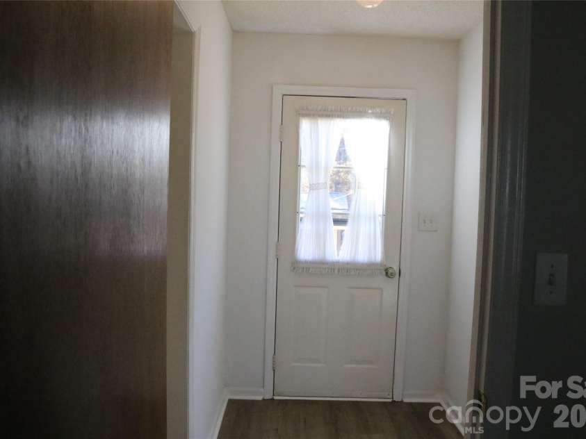 120 Oakley Drive, Gastonia, NC 28052.  MLS# CAR4317380, YatesRealty ID 12318. Hallway leading to the deck and back yard 