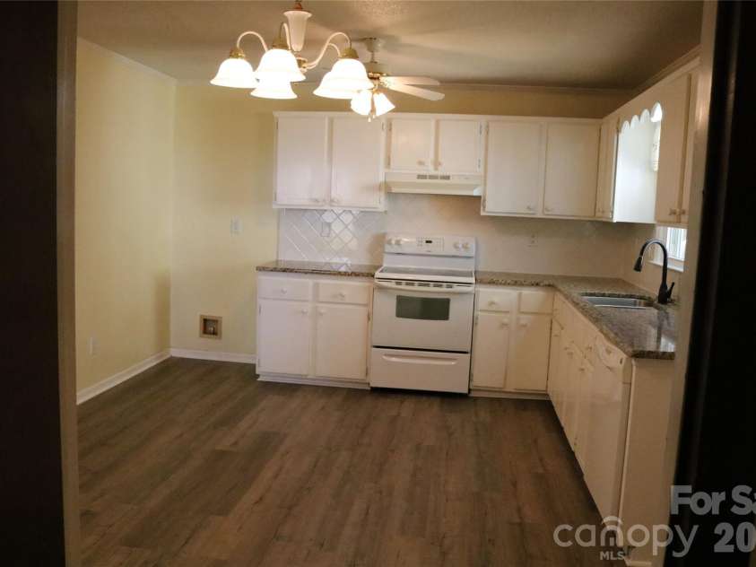 120 Oakley Drive, Gastonia, NC 28052.  MLS# CAR4317380, YatesRealty ID 12318. Kitchen view from the breakfast area 
