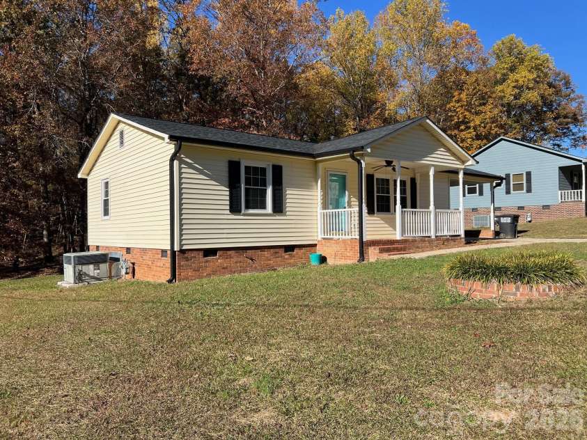 120 Oakley Drive, Gastonia, NC 28052.  MLS# CAR4317380, YatesRealty ID 12318. Side view of the home from the left 