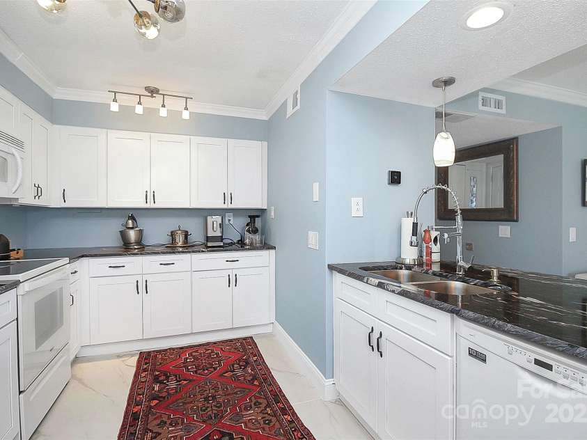 10963 Harrowfield Road, Charlotte, NC 28226.  MLS# CAR4237024, YatesRealty ID 12320. 