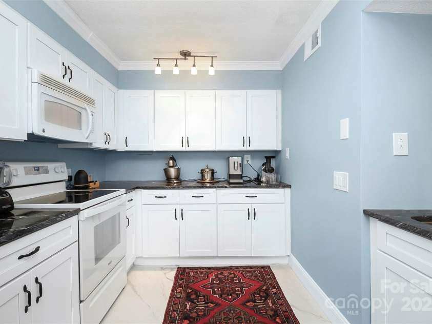 10963 Harrowfield Road, Charlotte, NC 28226.  MLS# CAR4237024, YatesRealty ID 12320. 