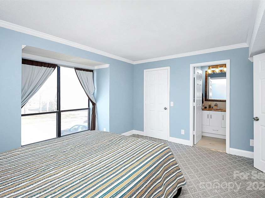 10963 Harrowfield Road, Charlotte, NC 28226.  MLS# CAR4237024, YatesRealty ID 12320. 