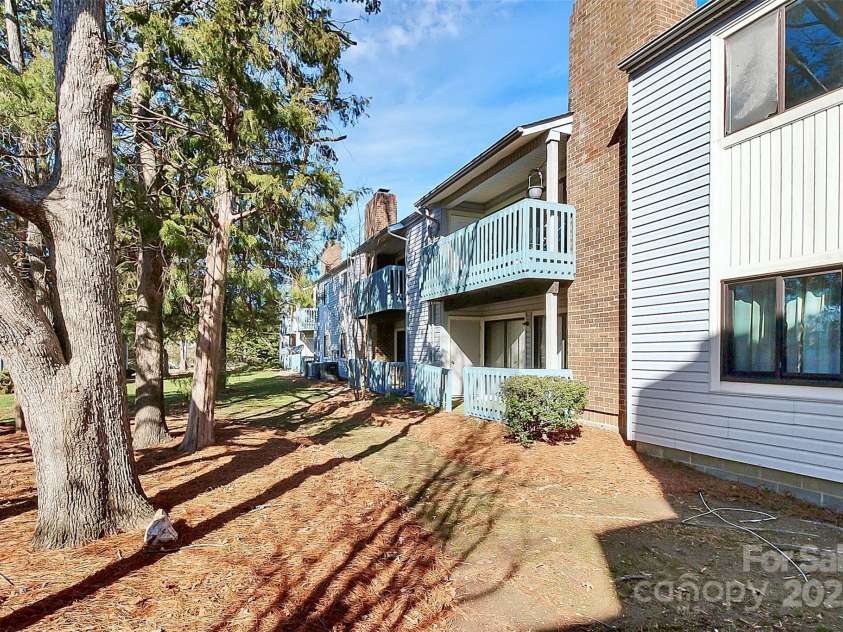 10963 Harrowfield Road, Charlotte, NC 28226.  MLS# CAR4237024, YatesRealty ID 12320. 