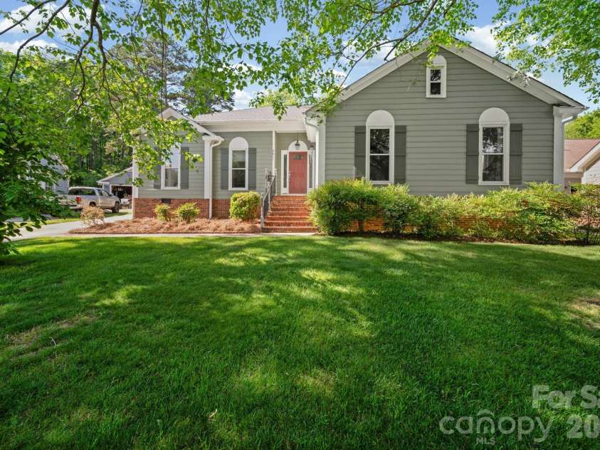 9811 Dusty Cedar Court, Charlotte, NC 28269.  MLS# CAR4368771, YatesRealty ID 12321. 