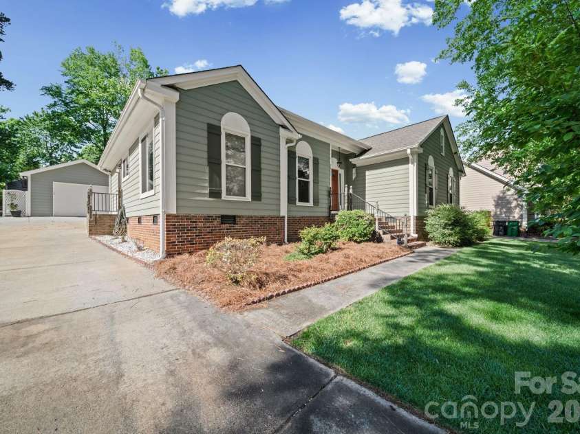 9811 Dusty Cedar Court, Charlotte, NC 28269.  MLS# CAR4368771, YatesRealty ID 12321. 