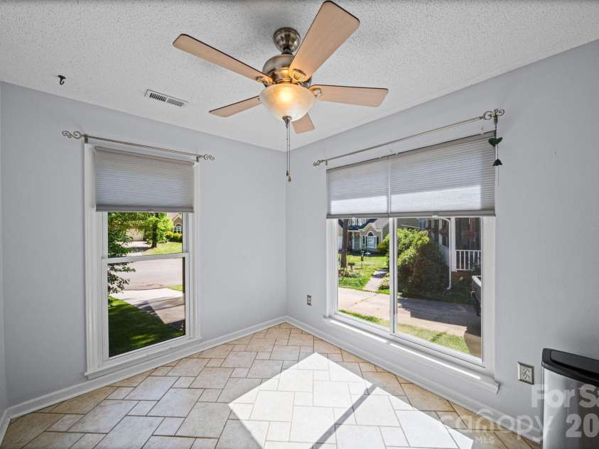 9811 Dusty Cedar Court, Charlotte, NC 28269.  MLS# CAR4368771, YatesRealty ID 12321. Breakfast Area