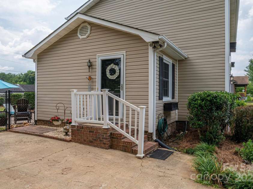 634 Carson Road, Gastonia, NC 28052.  MLS# CAR4146432, YatesRealty ID 12322. 
