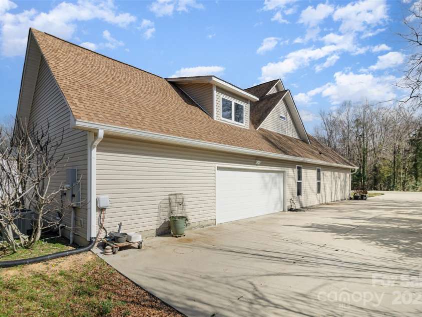 4321 Rolling Acres Road, Charlotte, NC 28213.  MLS# CAR4227691, YatesRealty ID 12323. 