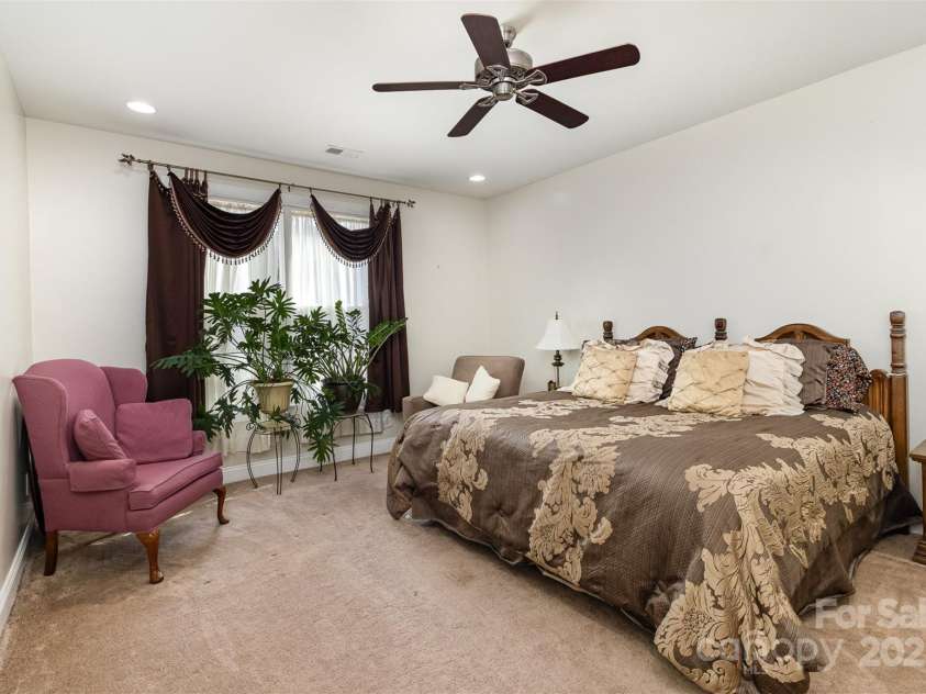 4321 Rolling Acres Road, Charlotte, NC 28213.  MLS# CAR4227691, YatesRealty ID 12323. Bedroom 3 w/ensuite