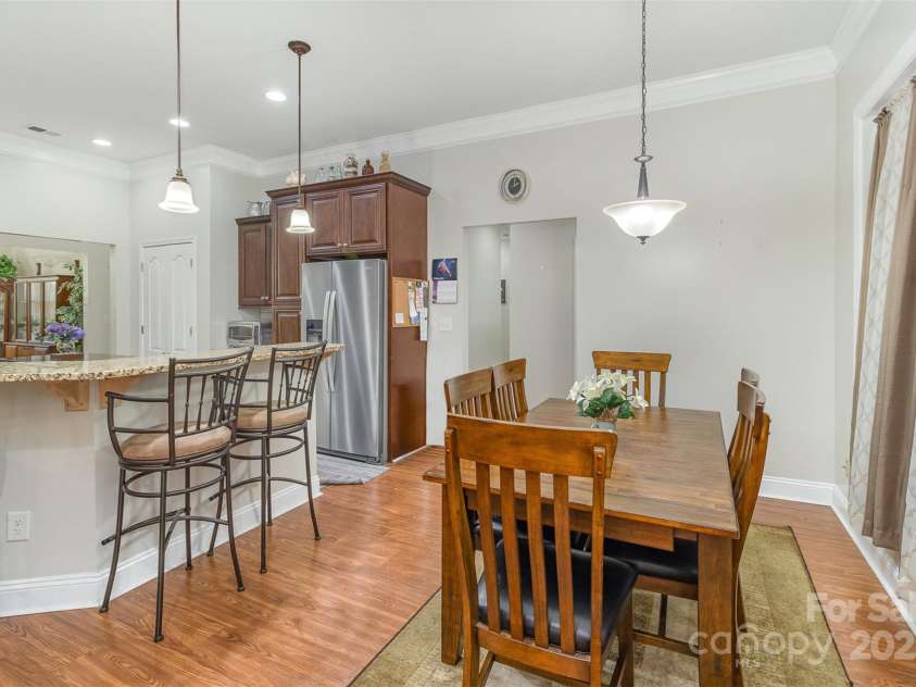 4321 Rolling Acres Road, Charlotte, NC 28213.  MLS# CAR4227691, YatesRealty ID 12323. Breakfast area