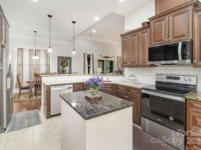 4321 Rolling Acres Road, Charlotte, NC 28213.  MLS# CAR4227691, YatesRealty ID 12323. Kitchen