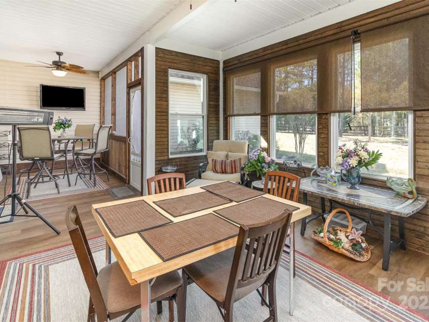 4321 Rolling Acres Road, Charlotte, NC 28213.  MLS# CAR4227691, YatesRealty ID 12323. Patio