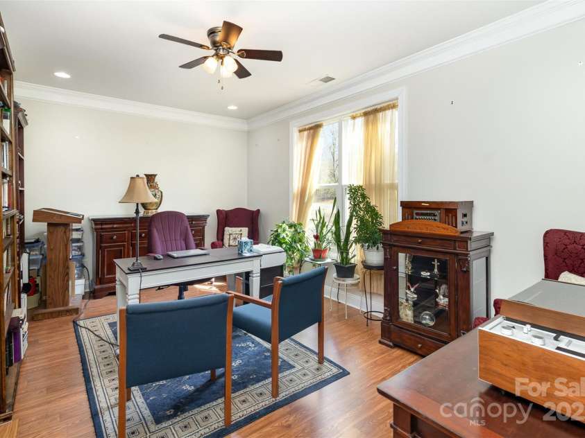 4321 Rolling Acres Road, Charlotte, NC 28213.  MLS# CAR4227691, YatesRealty ID 12323. Study
