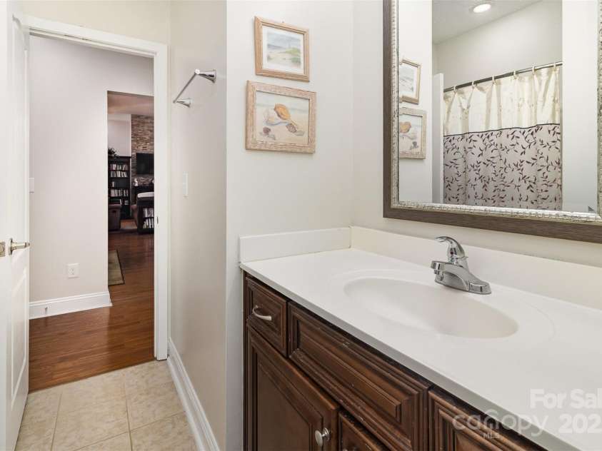 4321 Rolling Acres Road, Charlotte, NC 28213.  MLS# CAR4305540, YatesRealty ID 12323. Bedroom 2 Ensuite open to hallway