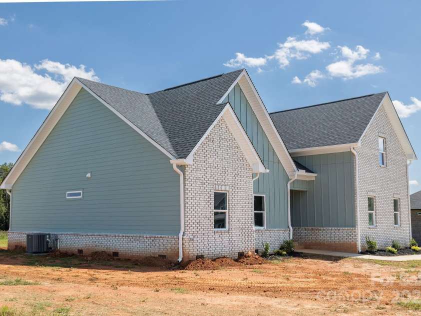 507 New Salem Road, Statesville, NC 28625.  MLS# CAR4289007, YatesRealty ID 12323. 