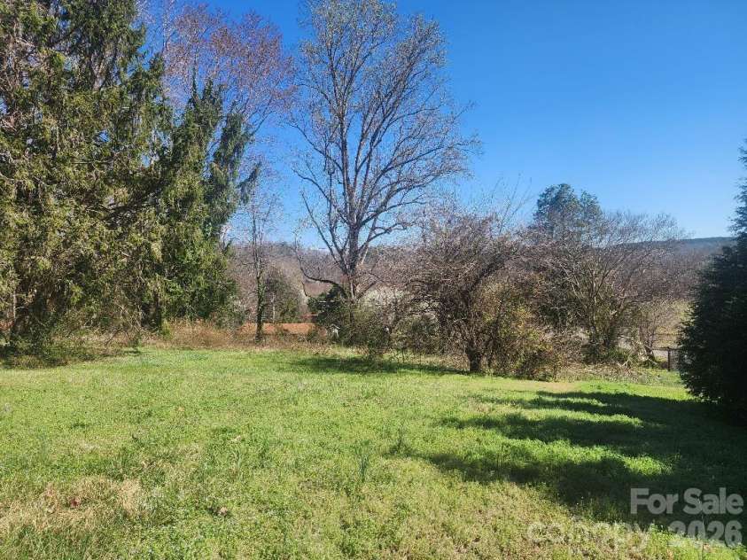 203 Brentwood Road, Morganton, NC 28655.  MLS# CAR4355540, YatesRealty ID 12325. 