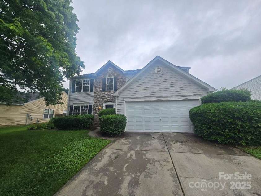 3912 Laurel View Circle, Indian Trail, NC 28079.  MLS# CAR4257132, YatesRealty ID 12325. 