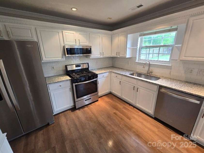 3912 Laurel View Circle, Indian Trail, NC 28079.  MLS# CAR4257132, YatesRealty ID 12325. 