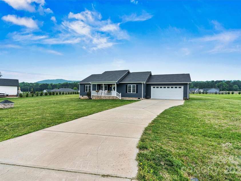 3615 Kimber Lane, Sherrills Ford, NC 28673.  MLS# CAR4250194, YatesRealty ID 12326. Huge driveway!