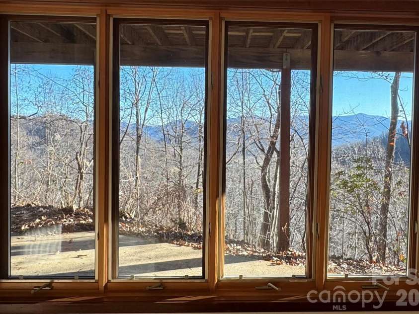 7 Winding Poplar Road, Black Mountain, NC 28711.  MLS# CAR4285345, YatesRealty ID 12326. 