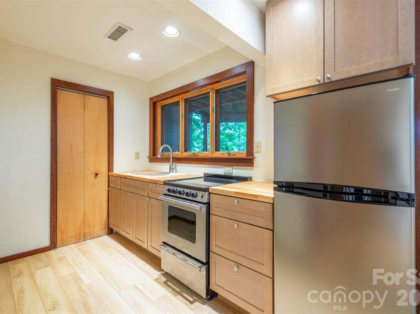 7 Winding Poplar Road, Black Mountain, NC 28711.  MLS# CAR4285345, YatesRealty ID 12326. Basement Kitchenette