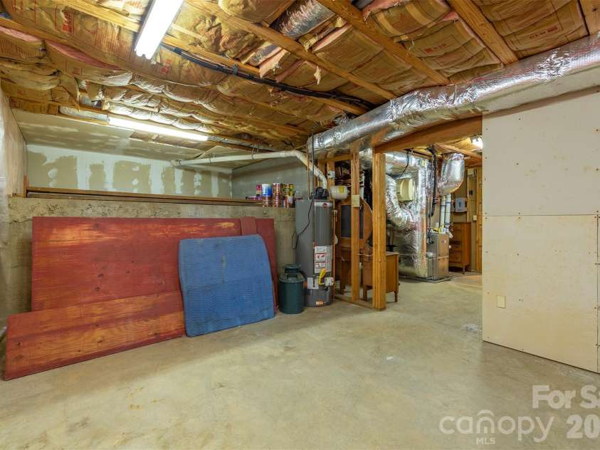 7 Winding Poplar Road, Black Mountain, NC 28711.  MLS# CAR4285345, YatesRealty ID 12326. Excellent storage or workshop. Could easily be finished out serve as part of the apartment.
