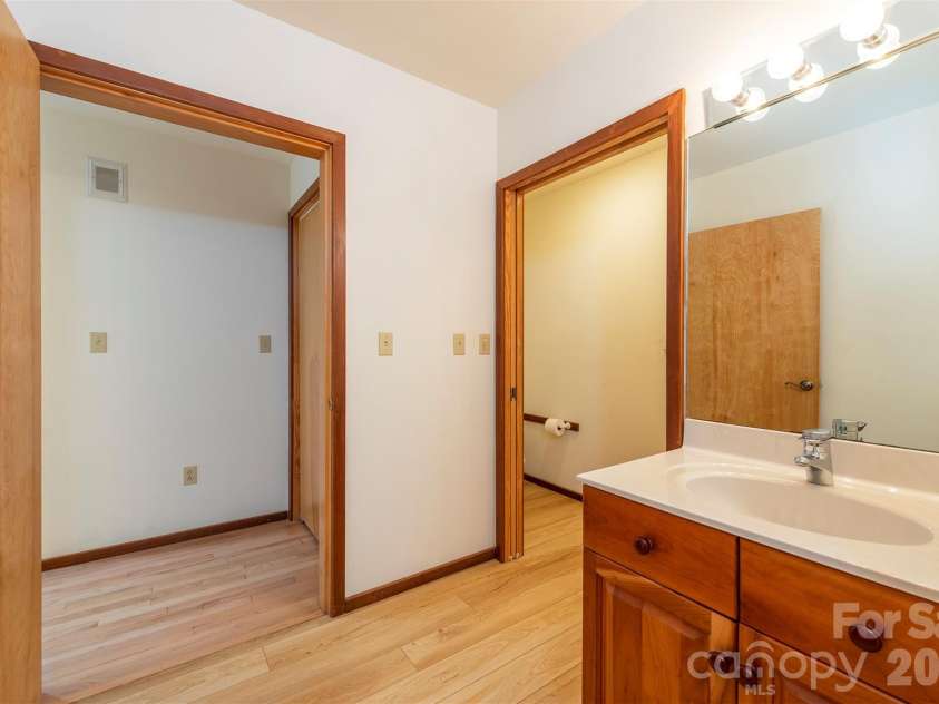7 Winding Poplar Road, Black Mountain, NC 28711.  MLS# CAR4285345, YatesRealty ID 12326. Full BA off of office/study