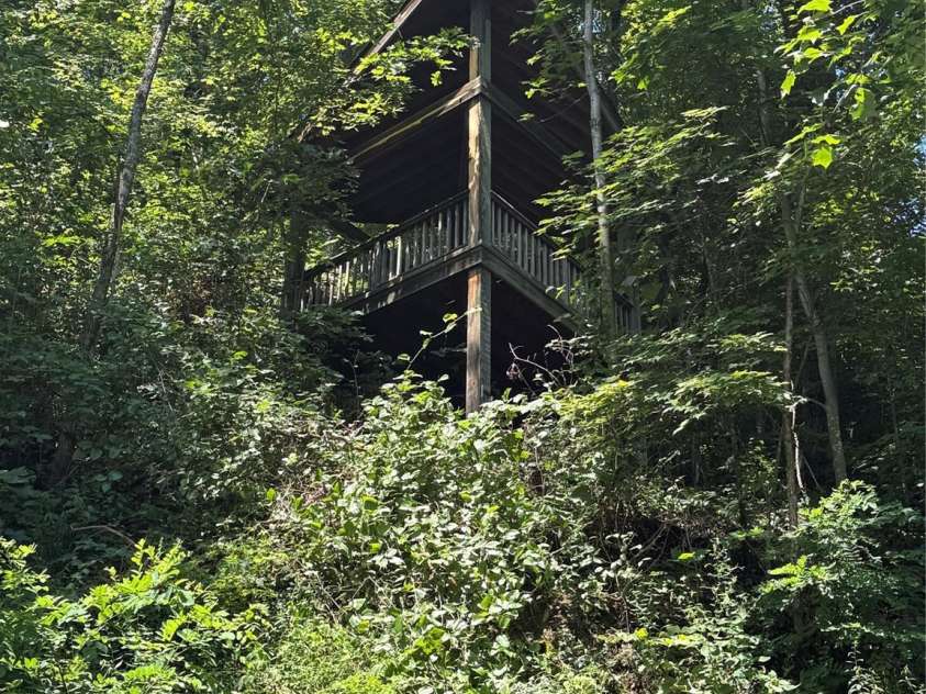 7 Winding Poplar Road, Black Mountain, NC 28711.  MLS# CAR4285345, YatesRealty ID 12326. Gazebo/Treehouse