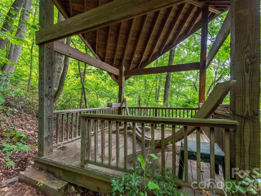 7 Winding Poplar Road, Black Mountain, NC 28711.  MLS# CAR4285345, YatesRealty ID 12326. Gazebo/Treehouse
