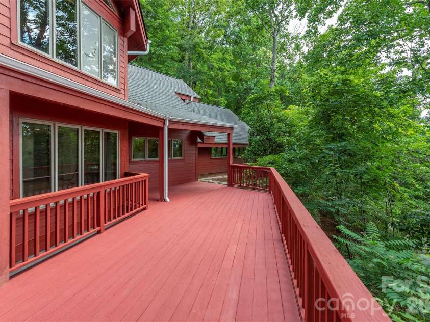 7 Winding Poplar Road, Black Mountain, NC 28711.  MLS# CAR4285345, YatesRealty ID 12326. Large deck areas