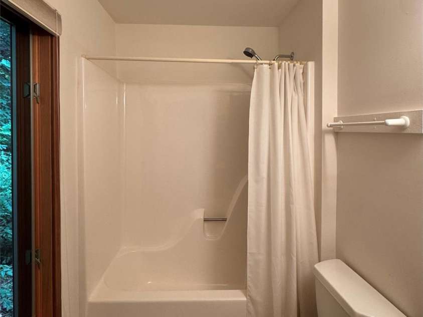 7 Winding Poplar Road, Black Mountain, NC 28711.  MLS# CAR4285345, YatesRealty ID 12326. Loft Full BA