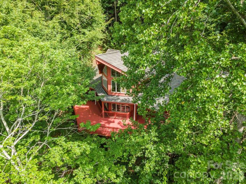 7 Winding Poplar Road, Black Mountain, NC 28711.  MLS# CAR4285345, YatesRealty ID 12326. Natural environment