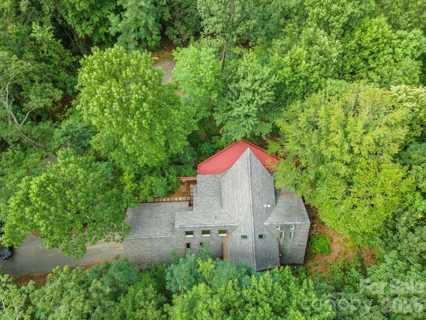 7 Winding Poplar Road, Black Mountain, NC 28711.  MLS# CAR4285345, YatesRealty ID 12326. Quality skylights