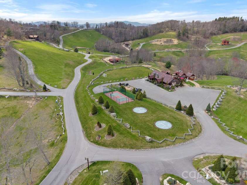404 Silver Eagle Trail, Banner Elk, NC 28604.  MLS# CAR4364659, YatesRealty ID 12327. 