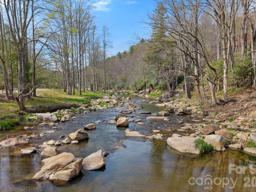 404 Silver Eagle Trail, Banner Elk, NC 28604.  MLS# CAR4364659, YatesRealty ID 12327. 