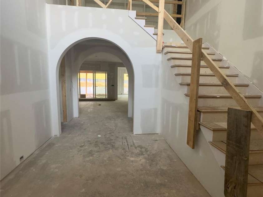 3030 Brookridge Lane, Charlotte, NC 28211.  MLS# CAR4250831, YatesRealty ID 12328. 2 story foyer w/ arched opening detail into living area