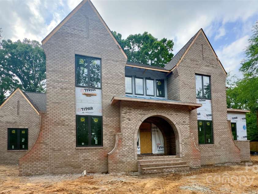 3030 Brookridge Lane, Charlotte, NC 28211.  MLS# CAR4250831, YatesRealty ID 12328. 