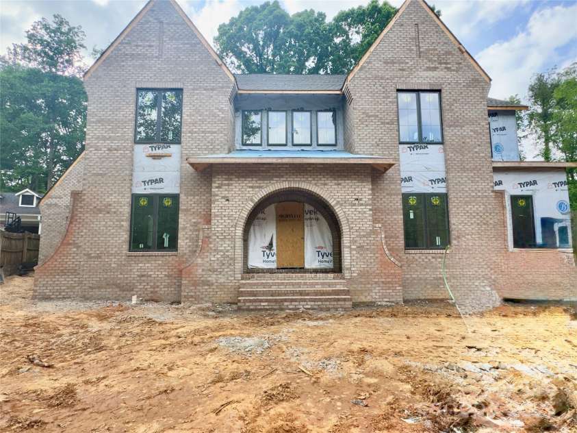 3030 Brookridge Lane, Charlotte, NC 28211.  MLS# CAR4250831, YatesRealty ID 12328. 