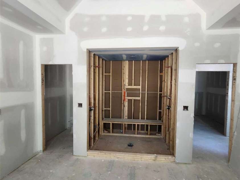 3030 Brookridge Lane, Charlotte, NC 28211.  MLS# CAR4250831, YatesRealty ID 12328. View of walk in shower & vaulted ceilings in the primary bath