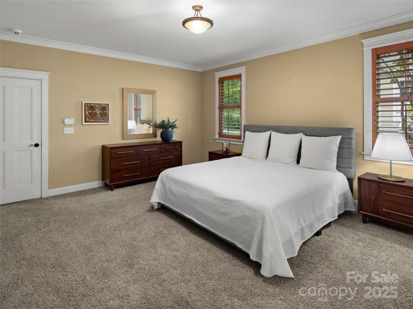 9 Dearborn Street, Asheville, NC 28803.  MLS# CAR4256458, YatesRealty ID 12330. 