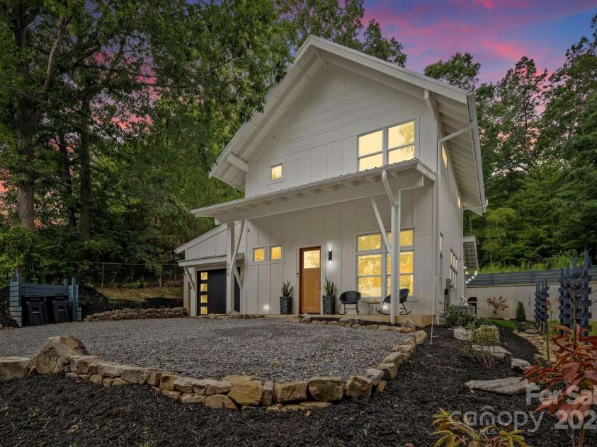 605 Hiawassee Avenue, Black Mountain, NC 28711.  MLS# CAR4202408, YatesRealty ID 12331. 