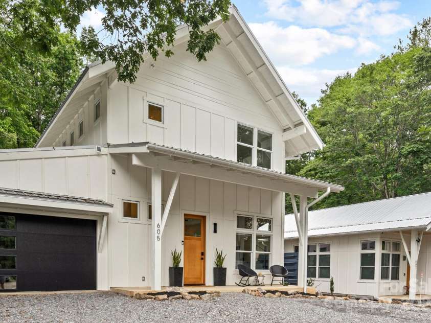 605 Hiawassee Avenue, Black Mountain, NC 28711.  MLS# CAR4202408, YatesRealty ID 12331. 