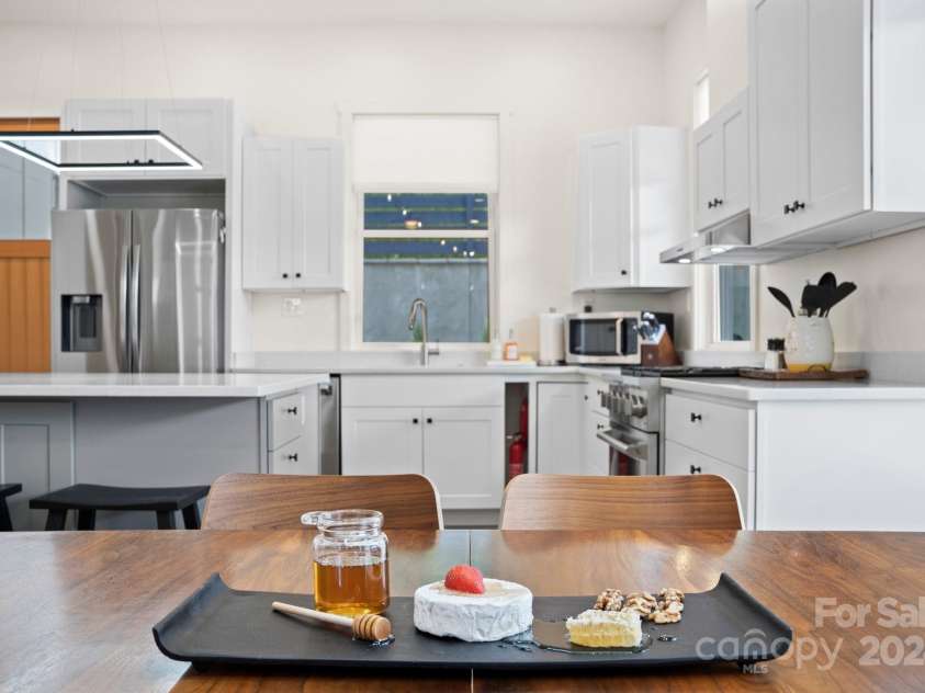 605 Hiawassee Avenue, Black Mountain, NC 28711.  MLS# CAR4202408, YatesRealty ID 12331. 