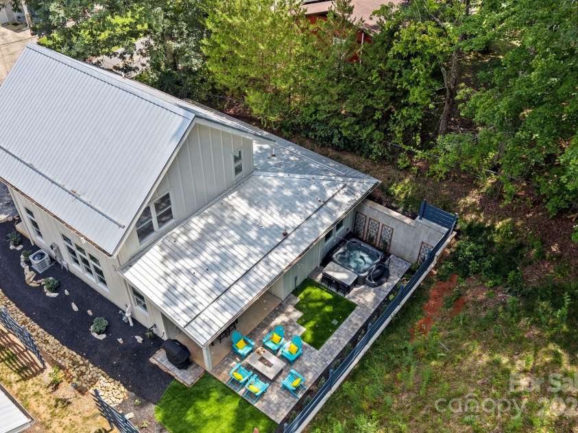 605 Hiawassee Avenue, Black Mountain, NC 28711.  MLS# CAR4202408, YatesRealty ID 12331. 